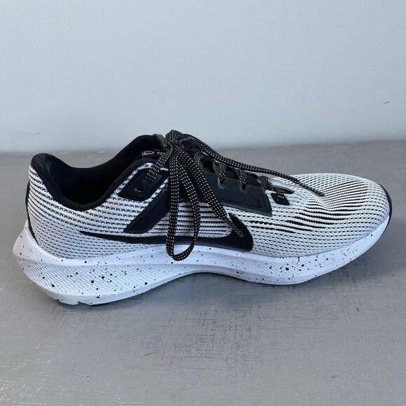 Nike Womens Size 7.5 Air Zoom Pegasus 40 Black White Running Shoes Sneakers - Picture 7 of 15